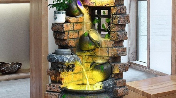 Đơn giản nhất, nếu gia chủ không rành vê cách phương hướng để bố trí, thì hãy đặt 1 chậu phong thủy luân (tức chậu nước có đường nước chảy lên xuống) vào góc của phòng khách và kích hoạt cho nước chảy cũng là cách tốt trong phong thủy. Cách sắp xếp các vật phẩm phong thủy đón lộc về nhà trong ngày Tết