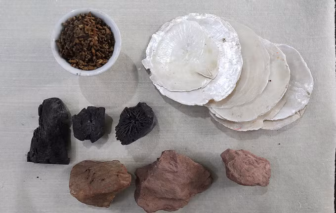 Nghệ nhân Đông Hồ làm tranh Tết