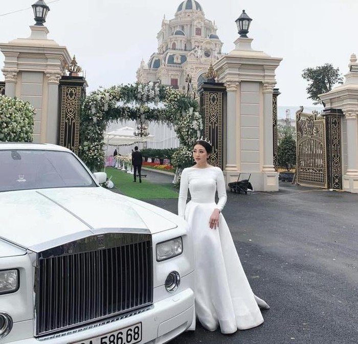 Những cô dâu bất ngờ nổi tiếng sau đám cưới xa hoa ảnh 8 Những cô dâu bất ngờ nổi tiếng sau đám cưới xa hoa ảnh 8