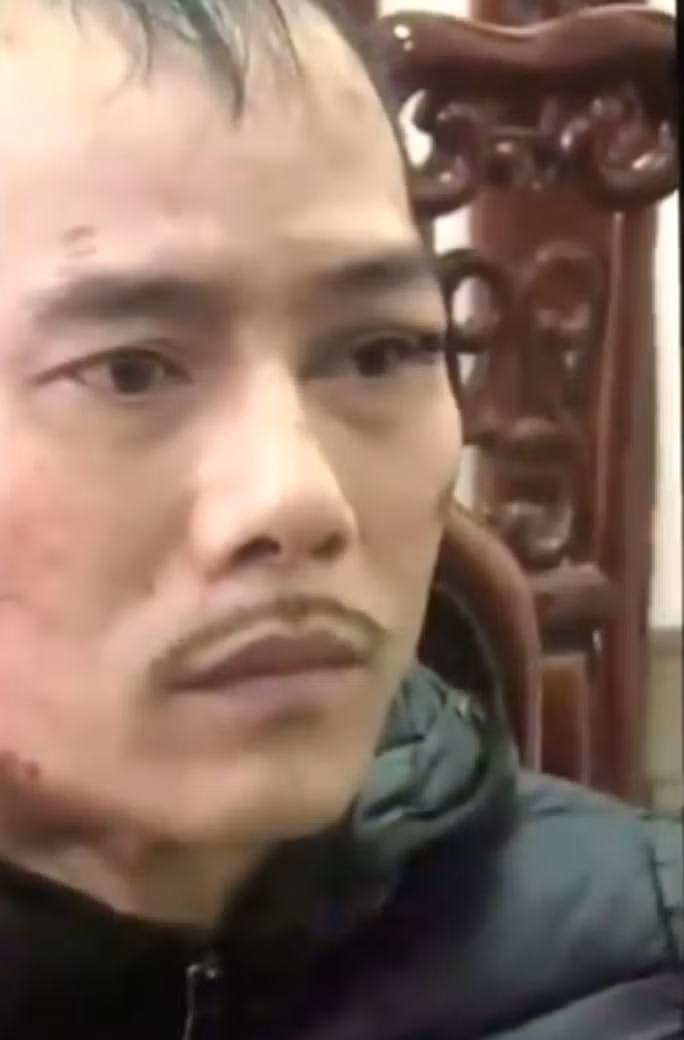 Ông trùm ma túy cùng người tình lao thẳng xe bán tải vào ôtô của công an - Ảnh 2.