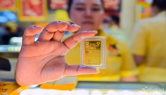 Giá vàng hôm nay 1/2 tiếp đà tăng mạnh 500.000 đồng/lượng