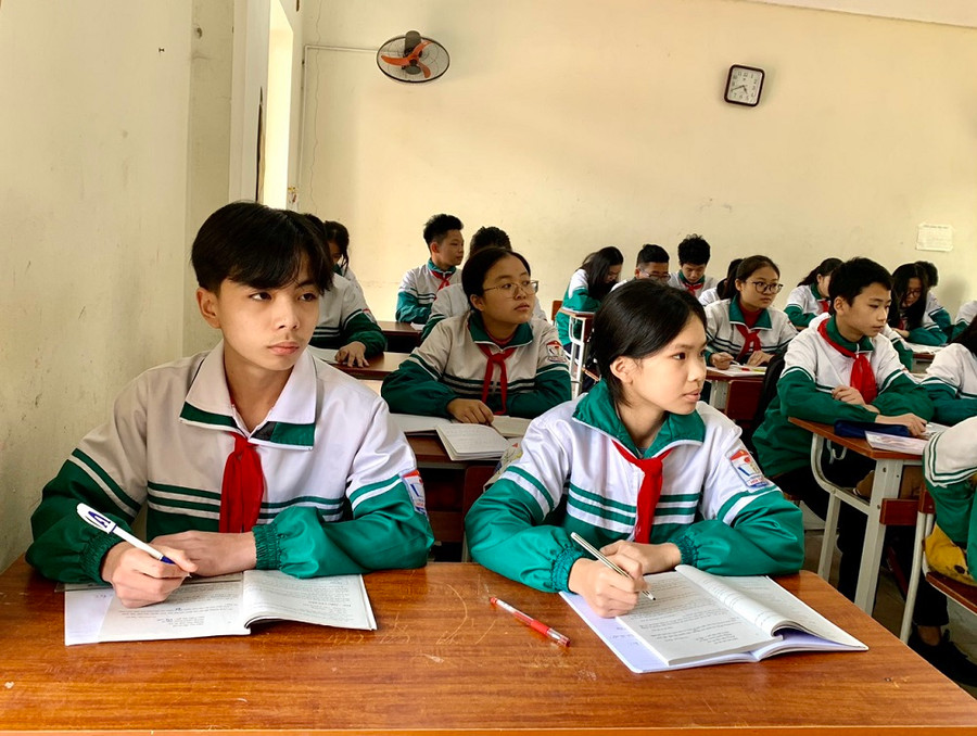 Ổn định tâm lý và tạo không khí vui tươi phấn khởi khi học trò trở lại lớp.