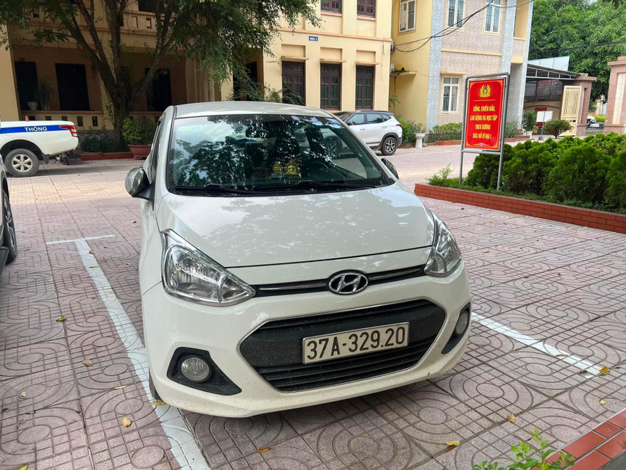 Xe ô tô 37A – 329.20 liên tục lạng lách, đánh võng Quốc lộ 7A . Xe ô tô 37A – 329.20 liên tục lạng lách, đánh võng Quốc lộ 7A .