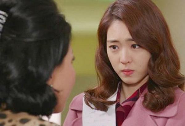 Chê con dâu là "của nợ, ăn bám", mẹ chồng xấu hổ ê chề khi đọc xấp hóa đơn