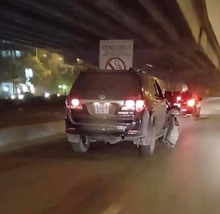 tài xế xe biển xanh bỏ chạy sau khi tông người ra trình diện hình 2 tai xe xe bien xanh bo chay sau khi tong nguoi ra trinh dien hinh 2