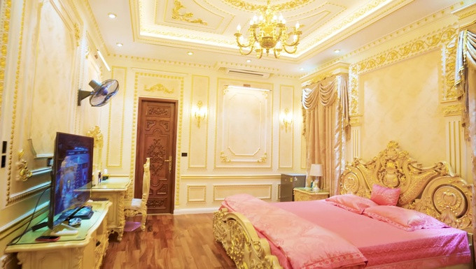 Bên trong dinh thự Thanh Hóa có nội thất mạ vàng