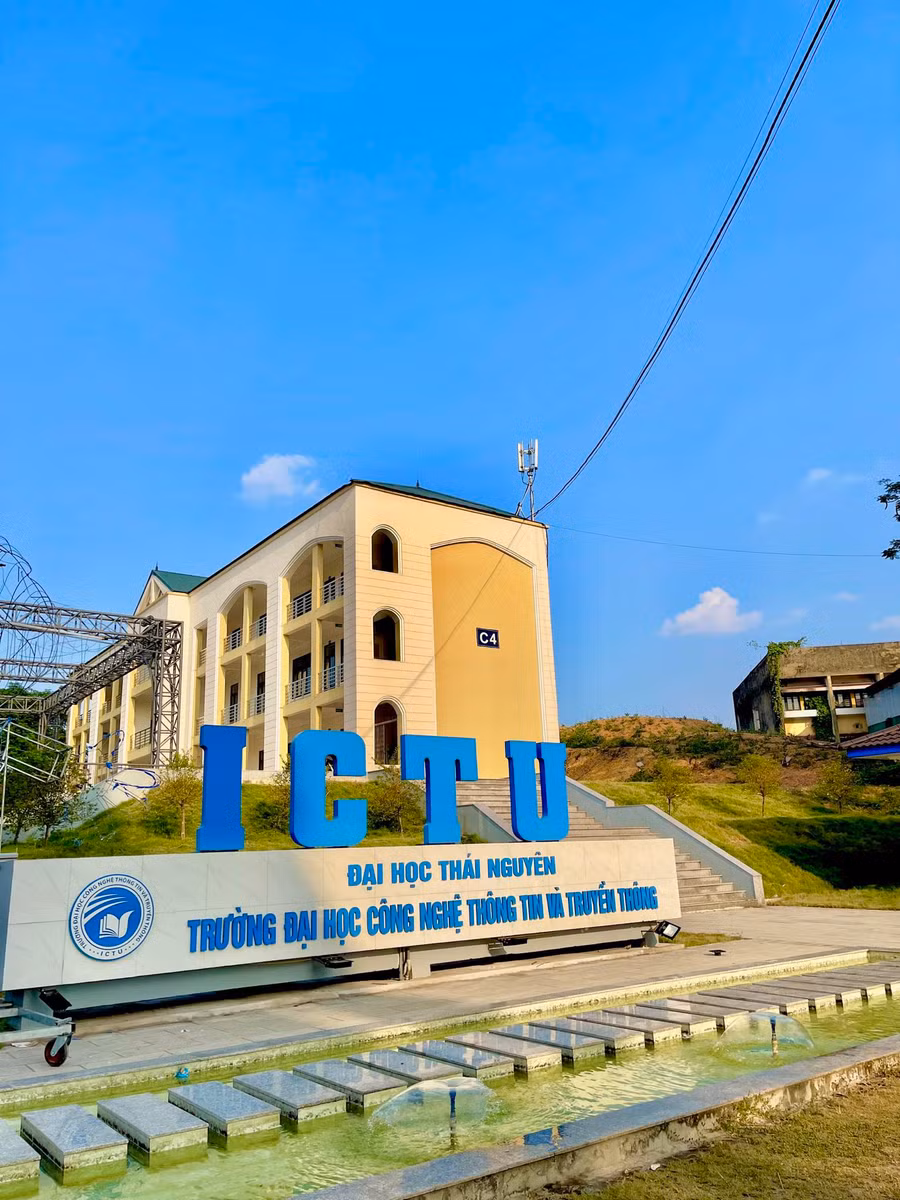 Trường Công nghệ thông tin và Truyền thông đảm bảo tốt yêu cầu đào tạo với quy mô trên 10.000 học viên, sinh viên.