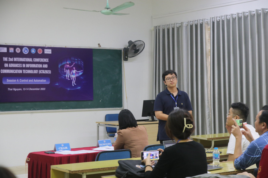 Tại hội thảo các đại biểu đã tập trung trao đổi, thảo luận các chuyên đề gồm Trí tuệ nhân tạo, Điện tử, Điều khiển và Tự động hóa, Đa phương tiện, Kinh tế số và Quản lý... Tại hội thảo các đại biểu đã tập trung trao đổi, thảo luận các chuyên đề gồm Trí tuệ nhân tạo, Điện tử, Điều khiển và Tự động hóa, Đa phương tiện, Kinh tế số và Quản lý...