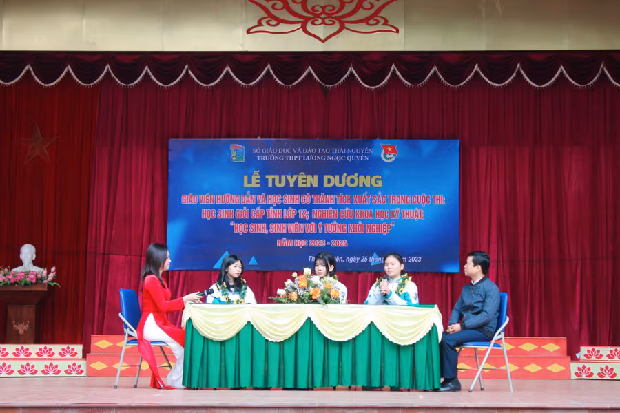 Giáo viên và Học sinh được tuyên dương giao lưu tại chương trình.