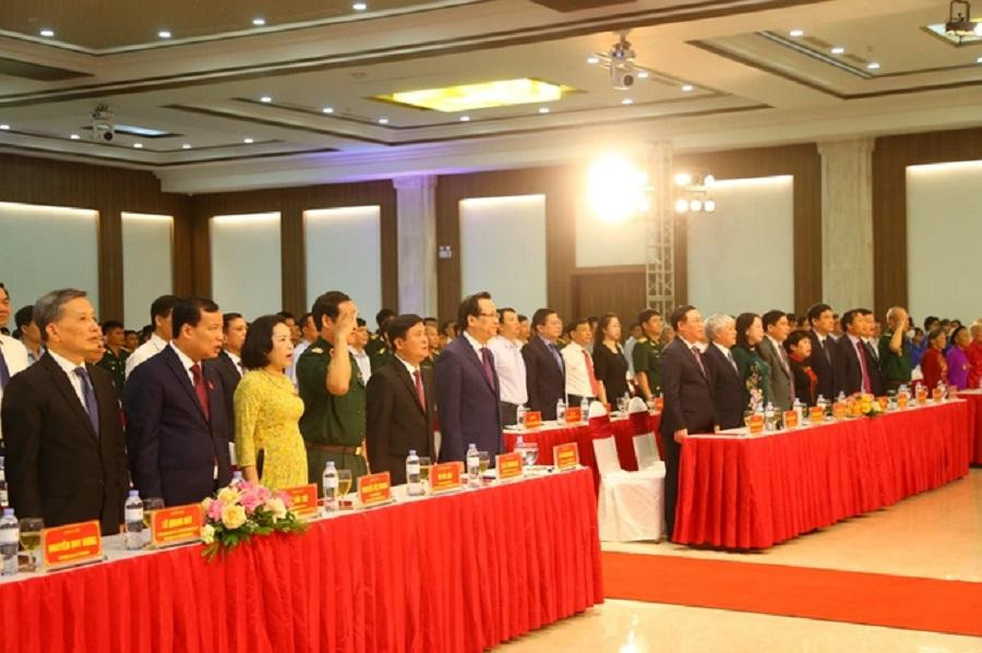 Các đại biểu tham dự Lễ trao bằng Tổ quốc ghi công. Các đại biểu tham dự Lễ trao bằng Tổ quốc ghi công.