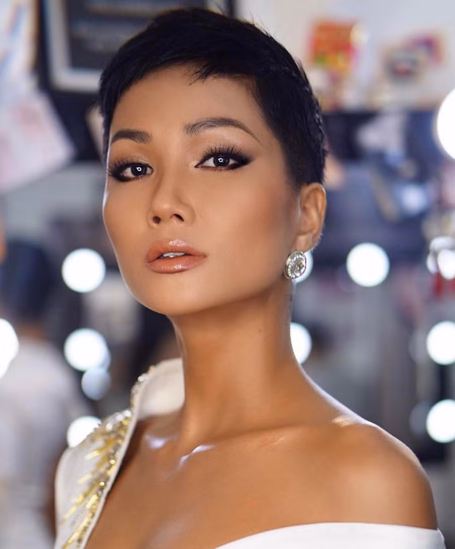 Trắng như Ngọc Trinh đã xưa rồi, sao Việt đang đồng loạt quay trở về với mốt da nâu ảnh 1