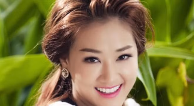 Maya gây bất ngờ với bụng bầu 5 tháng