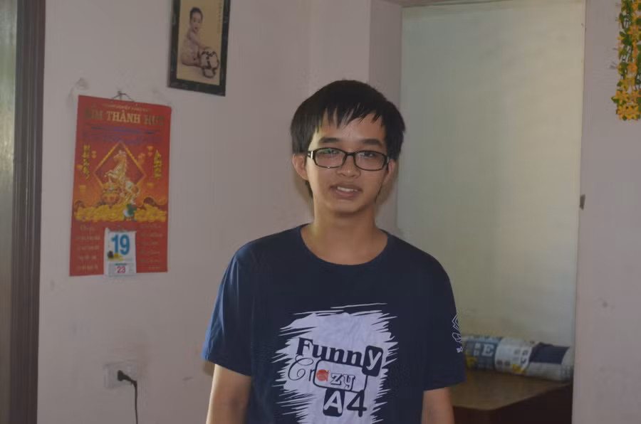 Từ chối tuyển thẳng, nam sinh nghèo “ẵm” thủ khoa