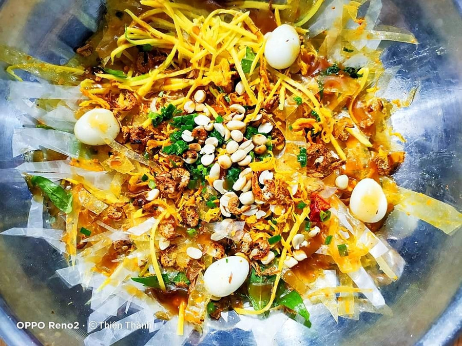 Chàng trai miền Tây trổ tài làm món bánh tráng trộn ngon đơn giản tại nhà ảnh 2