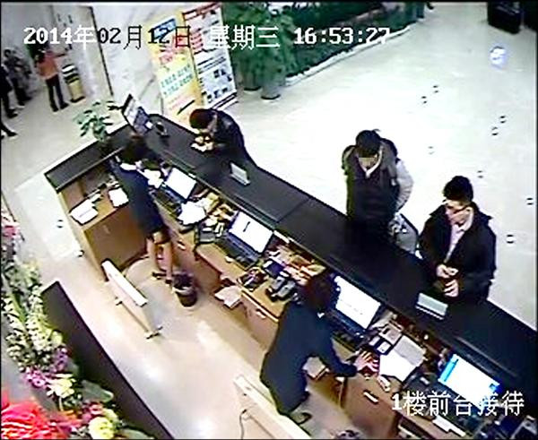 cưỡng dâm, 11 mẫu nam, Trung Quốc cưỡng dâm, 11 mẫu nam, Trung Quốc