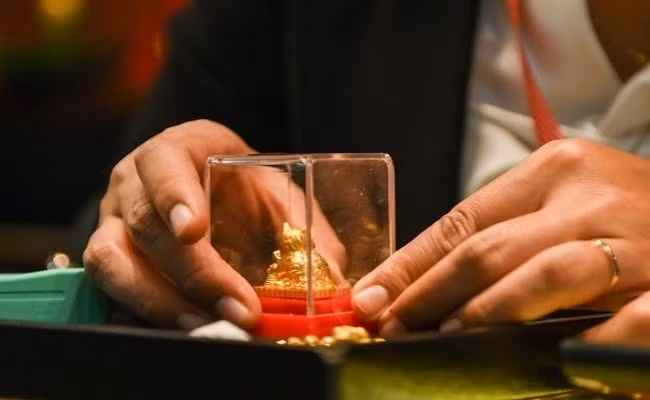 Giá vàng cuối tuần tăng 200.000 đồng/lượng