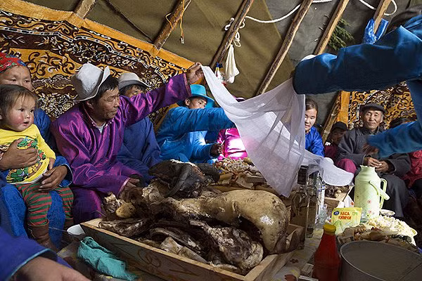 Khám phá đám cưới của bộ lạc du mục chuyên cưỡi tuần lộc - Hình 13