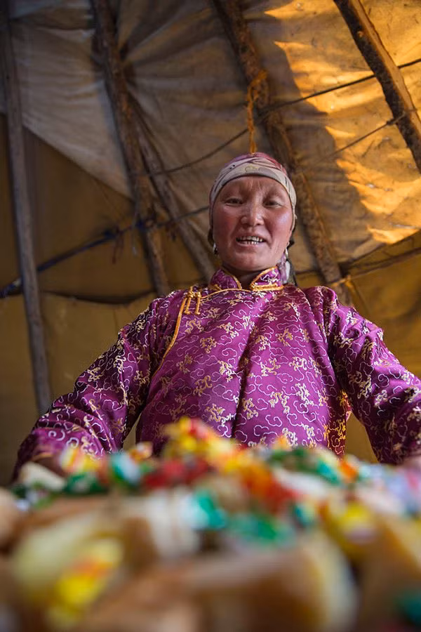 Khám phá đám cưới của bộ lạc du mục chuyên cưỡi tuần lộc - Hình 8