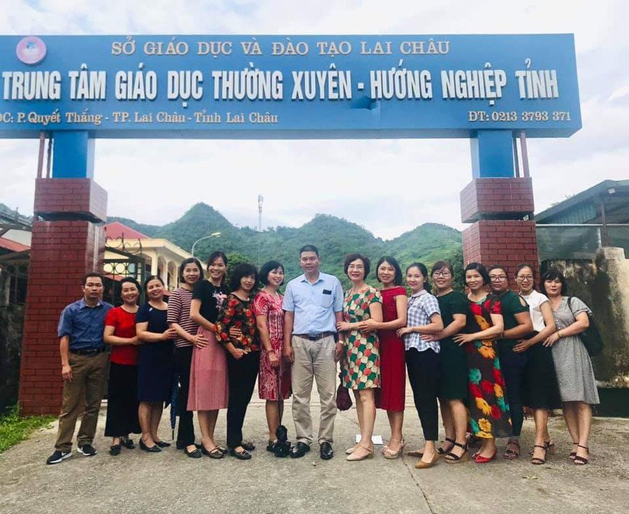 Phút giải lao sau khi kết thúc ngày thi thứ 3 tại một điểm thi trên địa bàn Tp Lai Châu