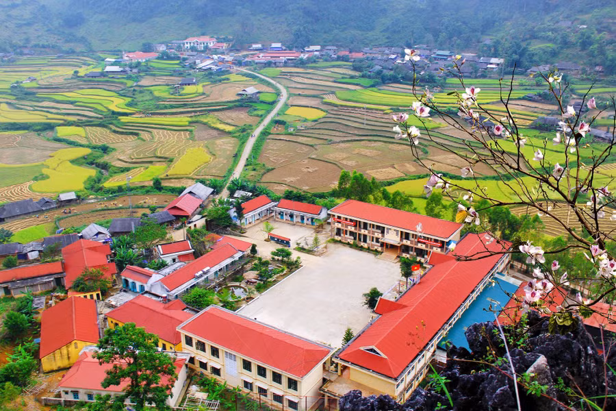 Ngôi trường THCS-THPT Tả Sìn Thàng nhìn từ trên cao