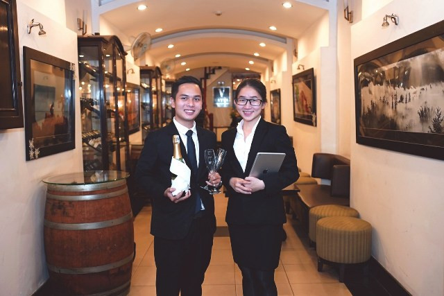 Sinh viên ngành Quản trị khách sạn của ĐH Hoa Sen khi đi thực tập