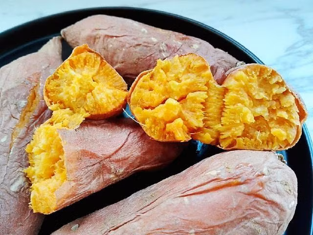 quet them mot lop nay, nuong khoai lang bang noi com dien se ngon hon nhieu - 5