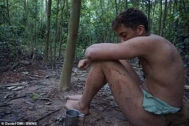 Khách Tây đóng khố bằng lá cây, thử sống như người rừng gần 1 tháng - 5