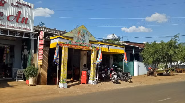 Gia đình tổ chức tang lễ cho nạn nhân.