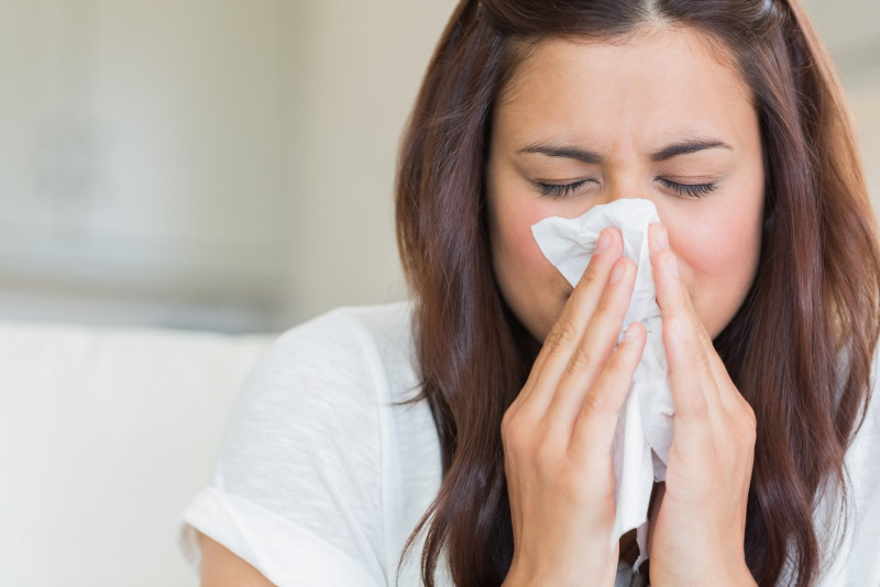 Hiện tượng hắt xì hơi vào buổi sáng gây phiền toái không nhỏ(Ảnh minh họa)