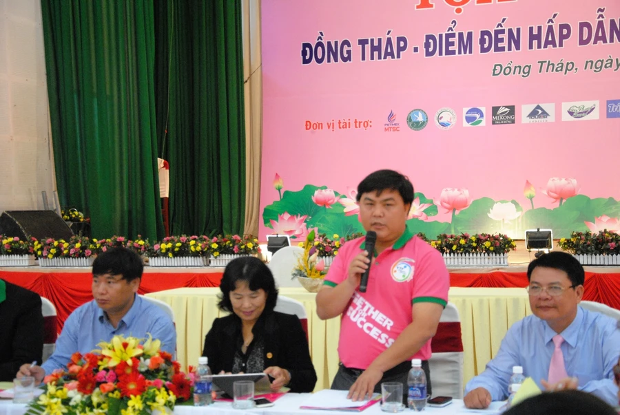 Đại diện một doanh nghiệp lữ hành trao đổi tại buổi tọa đàm.
