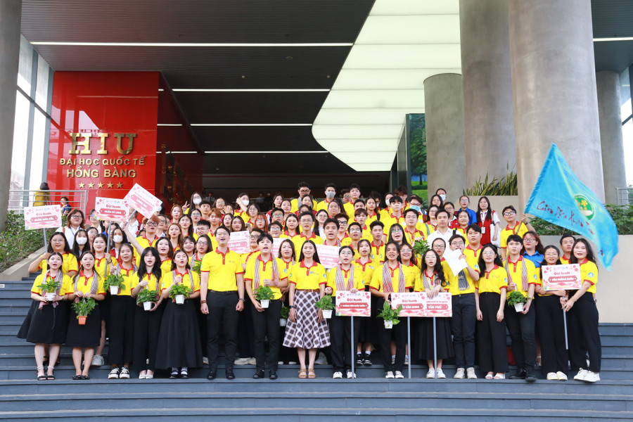 Sinh viên Trường ĐH Quốc tế Hồng Bàng ra quân chiến dịch Xuân tình nguyện 2024.