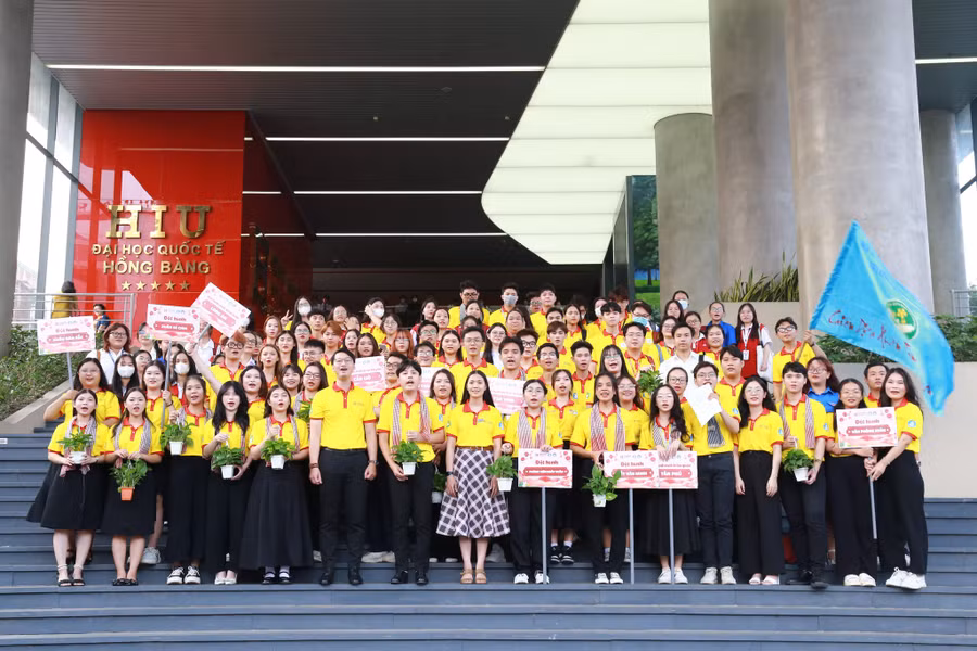 Sinh viên Trường ĐH Quốc tế Hồng Bàng ra quân chiến dịch Xuân tình nguyện 2024.