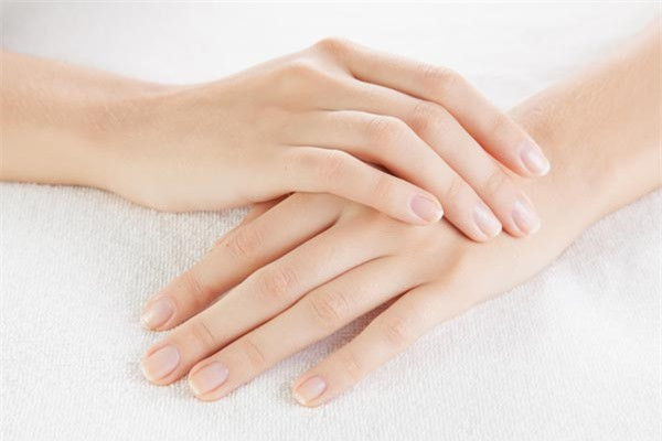Cách chăm sóc da tay đơn giản, giúp đánh bay chai sần, thô ráp - Ảnh 6 cham soc da tay 6