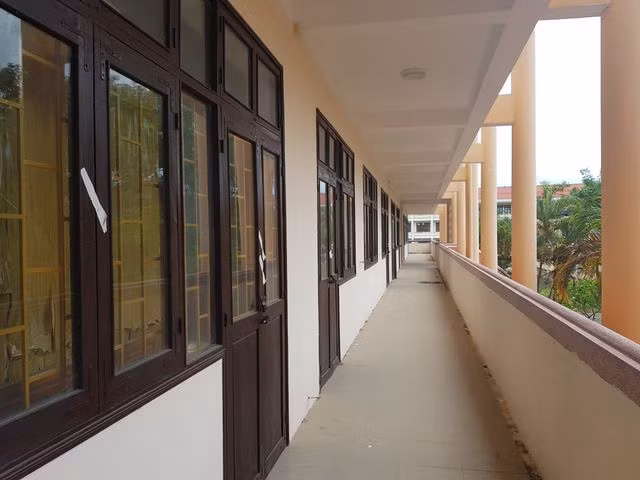 Ngôi trường Sư phạm đìu hiu, lớp học lèo tèo hơn chục sinh viên! - 7