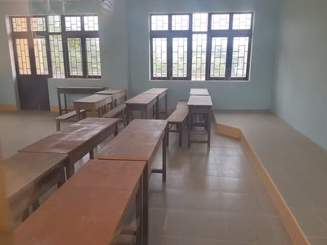 Ngôi trường Sư phạm đìu hiu, lớp học lèo tèo hơn chục sinh viên! - 4