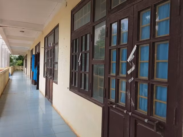 Ngôi trường Sư phạm đìu hiu, lớp học lèo tèo hơn chục sinh viên! - 3