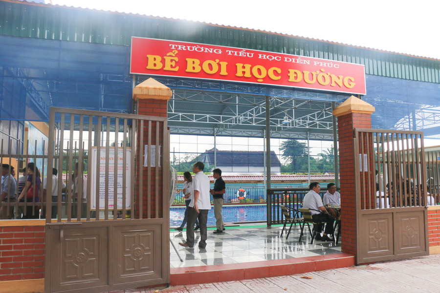 Bể bơi trị giá 3 tỷ đồng từ nguồn ngân sách địa phương và xã hội hóa. Ảnh: T.G Bể bơi trị giá 3 tỷ đồng từ nguồn ngân sách địa phương và xã hội hóa. Ảnh: T.G