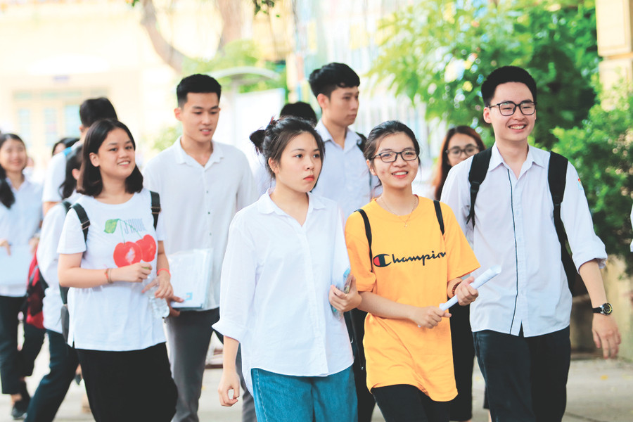 Thí sinh mong biết thông tin xét tuyển sớm để tránh thiệt thòi. Ảnh: Thế Đại