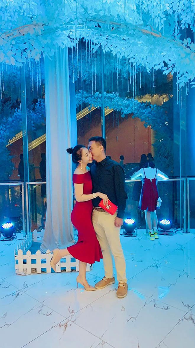 Cô dâu Hậu Giang đeo 30 cây vàng trong đám cưới giờ ra sao? ảnh 4 co dau hau giang deo 30 cay vang trong dam cuoi sau gan 2 nam ket hon gio ra sao? - 6