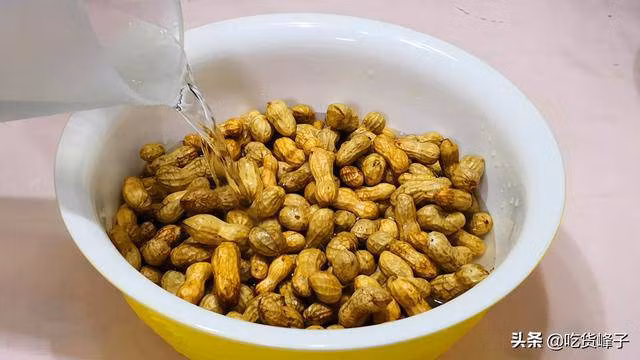 luoc lac khong nen cho muoi vao truc tiep, hay them buoc nay lac vua mem ngot lai thom - 5