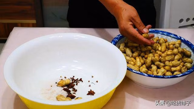 luoc lac khong nen cho muoi vao truc tiep, hay them buoc nay lac vua mem ngot lai thom - 4