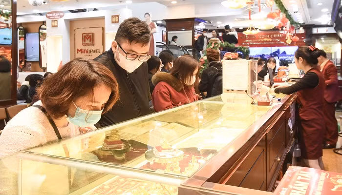 Giá vàng hôm nay 23/3 tiếp đà giảm mạnh về ngưỡng 80 triệu đồng/lượng