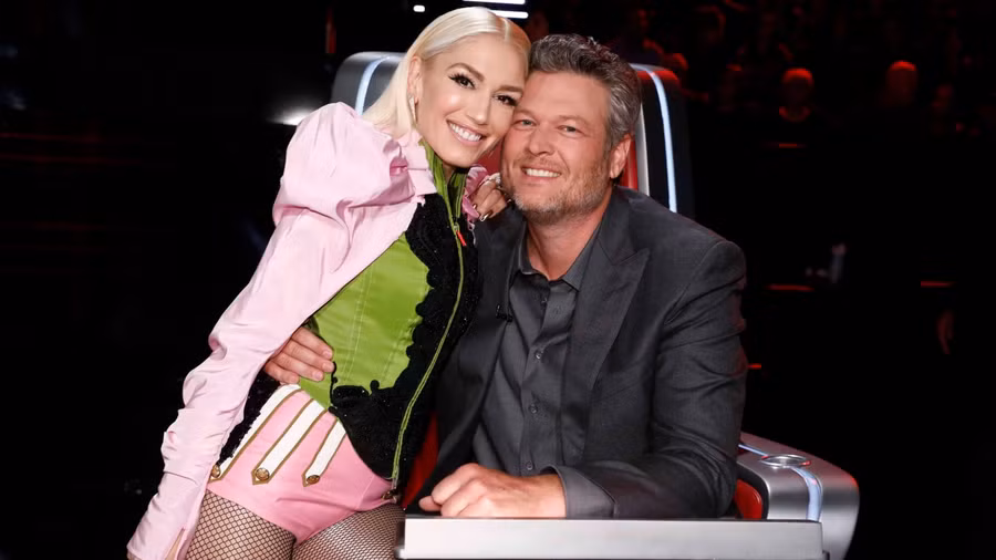 Gwen Stefani tình tứ bên nam ca sĩ Blake Shelton.