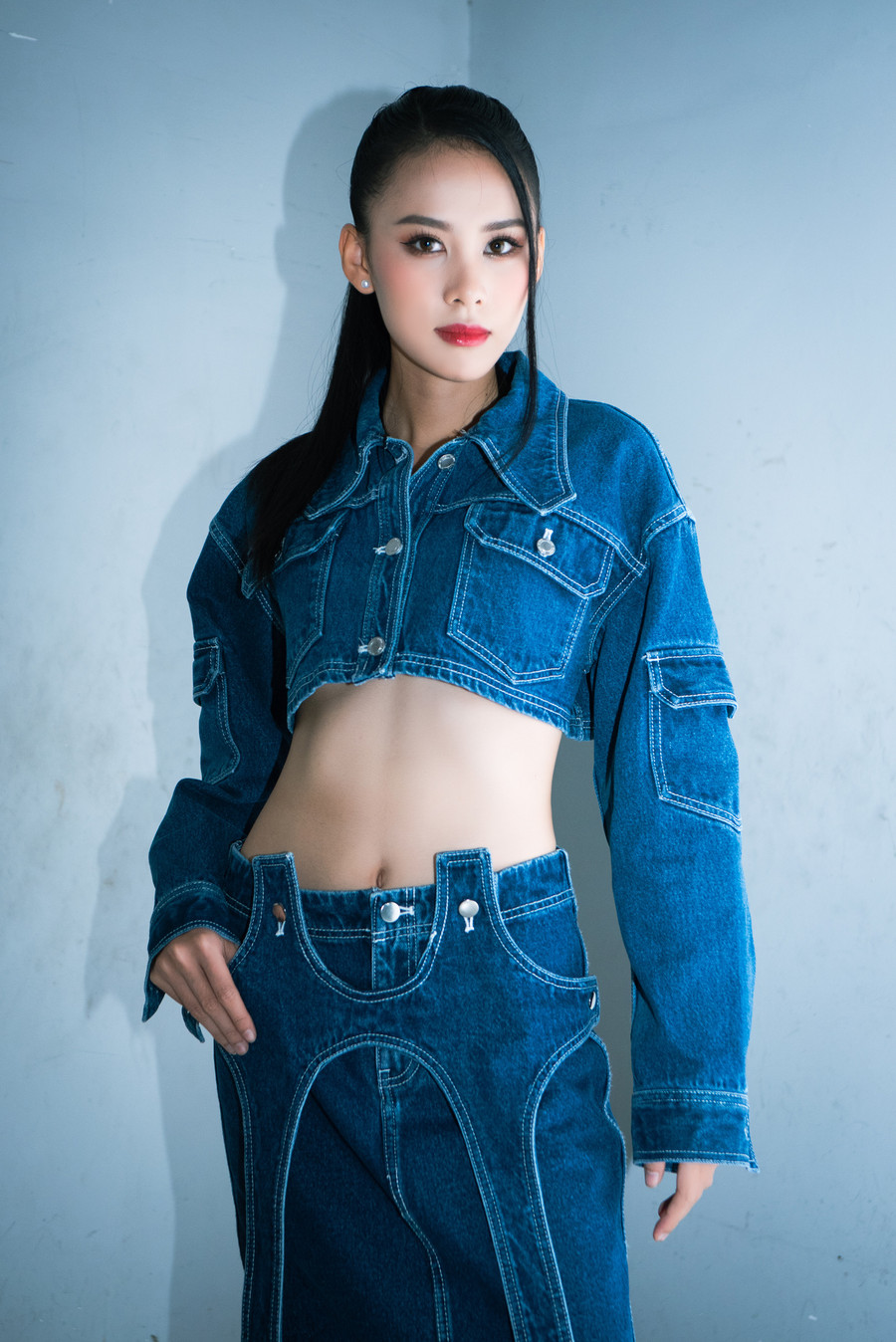 Lê Nguyễn Ngọc Hằng. Lê Nguyễn Ngọc Hằng.