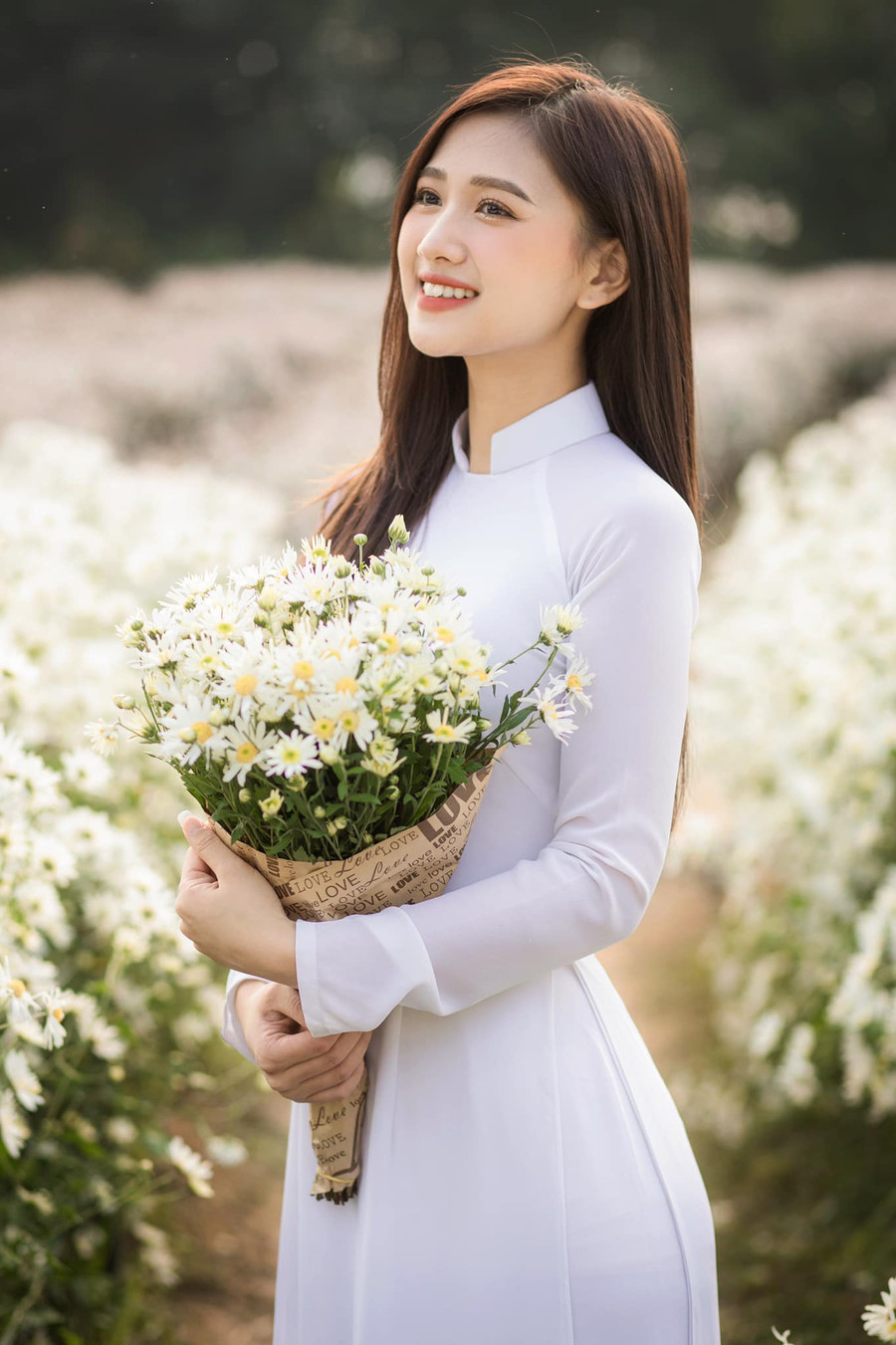 Thu Hương hiện đang là người mẫu ảnh, MC và tham gia cộng tác một số chương trình cho VTV8. Ngoài ra, bạn gái của Minh Vương cũng được mời tham gia diễn xuất trong MV Ai chung tình được mãi, Sai cách yêu, Khắc cốt ghi tâm,... Thu Hương hiện đang là người mẫu ảnh, MC và tham gia cộng tác một số chương trình cho VTV8. Ngoài ra, bạn gái của Minh Vương cũng được mời tham gia diễn xuất trong MV Ai chung tình được mãi, Sai cách yêu, Khắc cốt ghi tâm,...