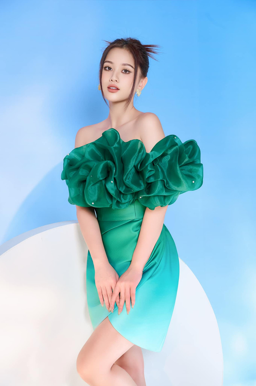 Thu Hương nhận được nhiều lời khen vì sở hữu gương mặt thanh tú, vóc dáng nóng bỏng. Thu Hương nhận được nhiều lời khen vì sở hữu gương mặt thanh tú, vóc dáng nóng bỏng.