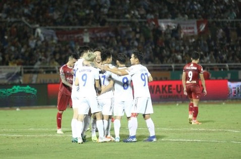 Các cầu thủ HAGL ăn mừng chiến thắng. Các cầu thủ HAGL ăn mừng chiến thắng.