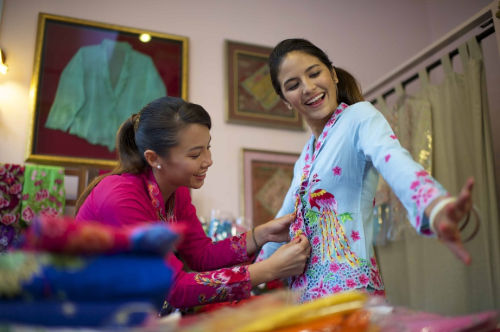 Những chiếc áo Kebaya sặc sỡ - trang phục truyền thống của người Peranakan Những chiếc áo Kebaya sặc sỡ - trang phục truyền thống của người Peranakan