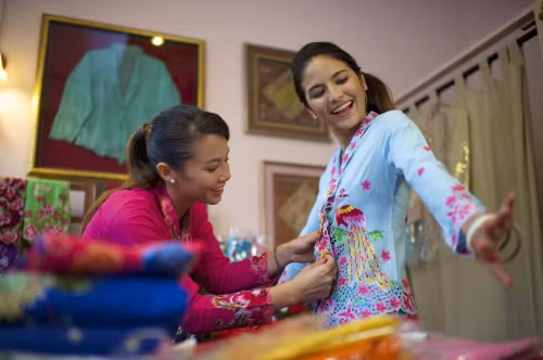 Những chiếc áo Kebaya sặc sỡ - trang phục truyền thống của người Peranakan