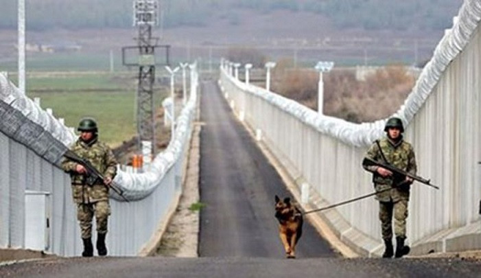 Lính Thổ Nhĩ Kỳ tuần tra hành rào biên giới khu vực giáp với Iran và Syria, Iraq Lính Thổ Nhĩ Kỳ tuần tra hành rào biên giới khu vực giáp với Iran và Syria, Iraq
